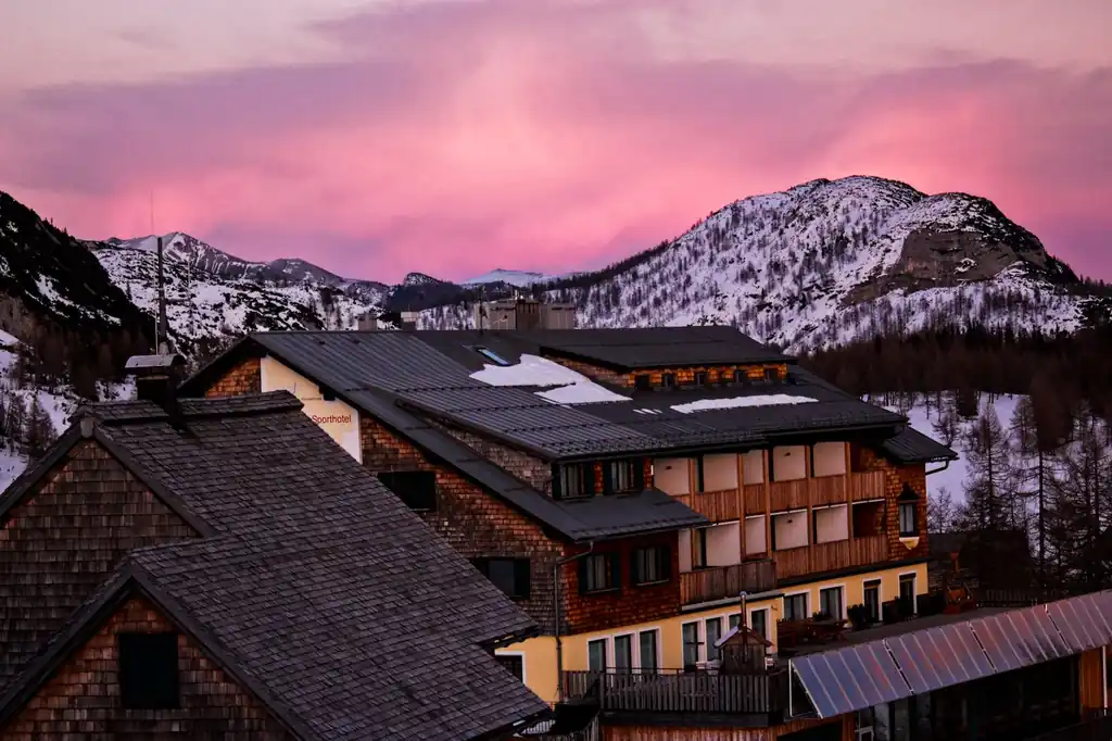 Elvarique Bright House Hotel unter einem alpinen Sternenhimmel